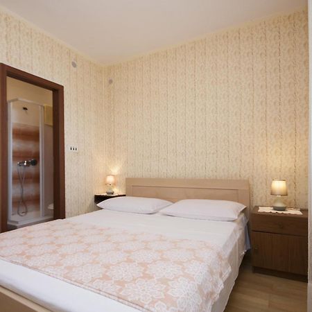 Apartments Vukicevic Brodarica Σίμπενικ Εξωτερικό φωτογραφία